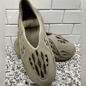 Adidas Yzy foam runners youth size 12